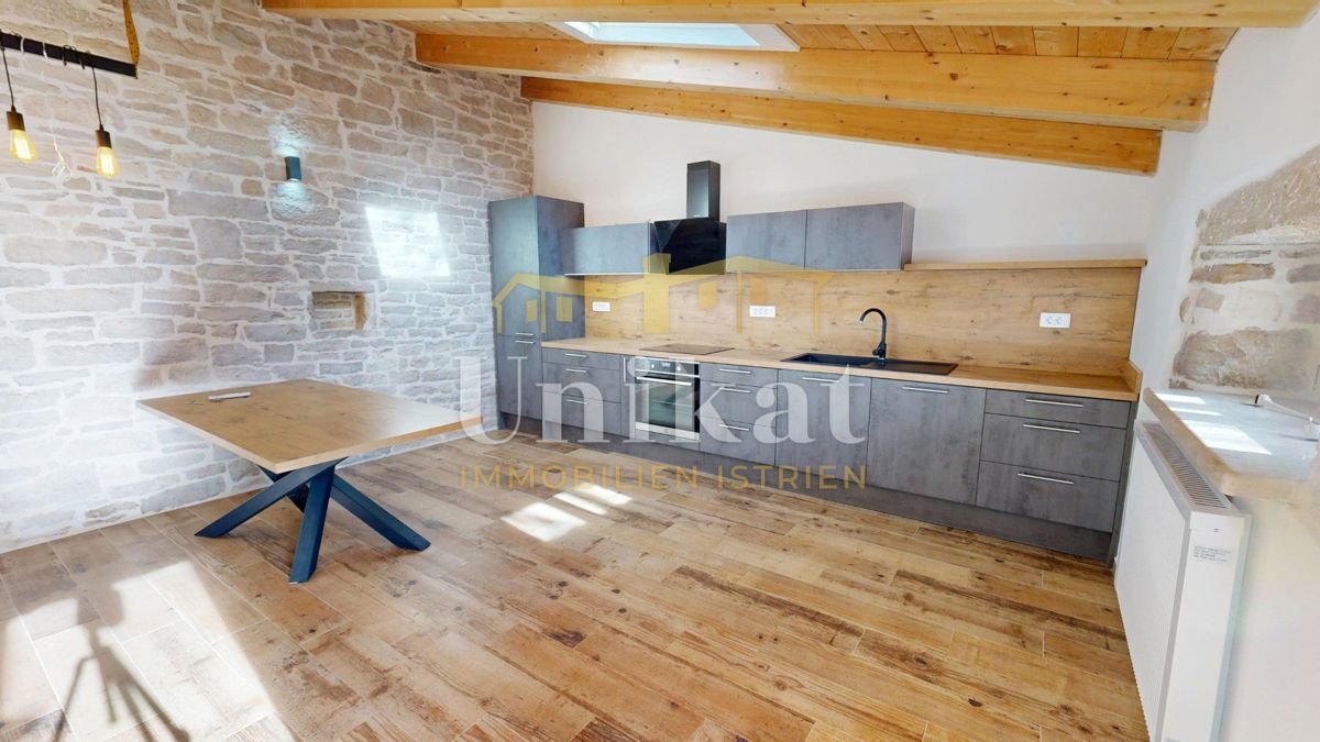 Dvojna hiša z garažo in velikim vrtom